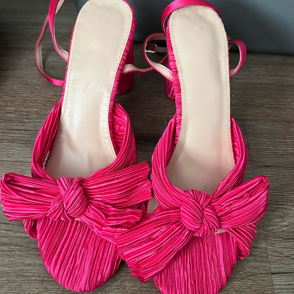Pink bow heels never worn